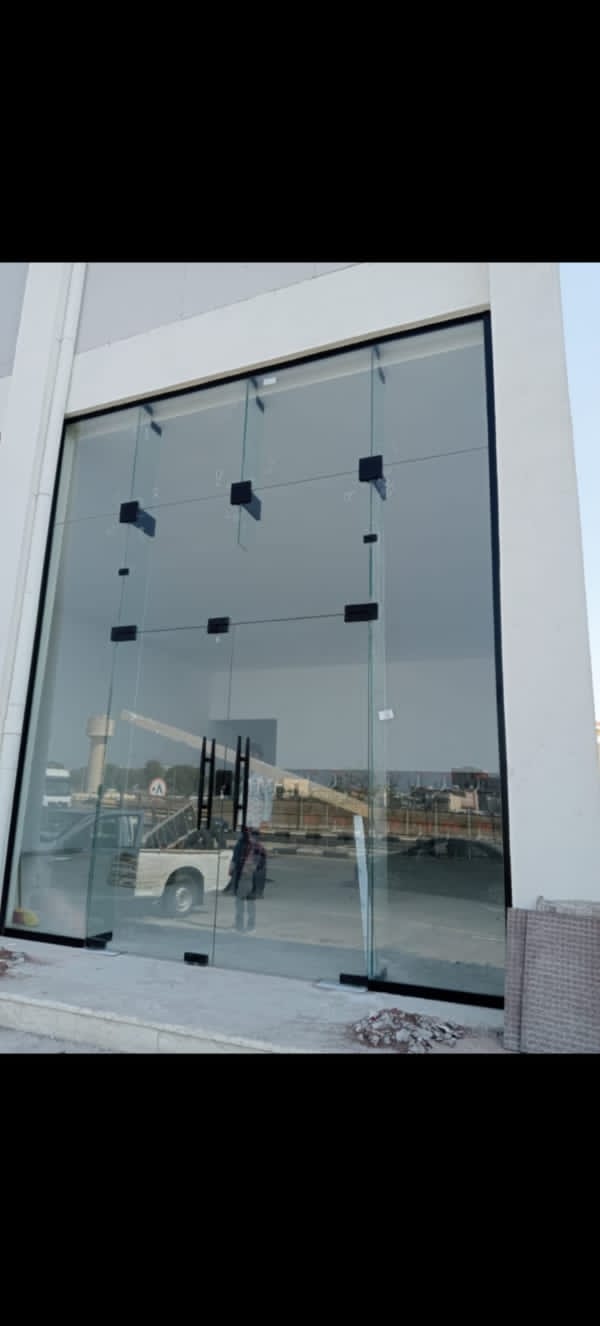 سلالم زجاجية مع درابزين ستانلس ستيل