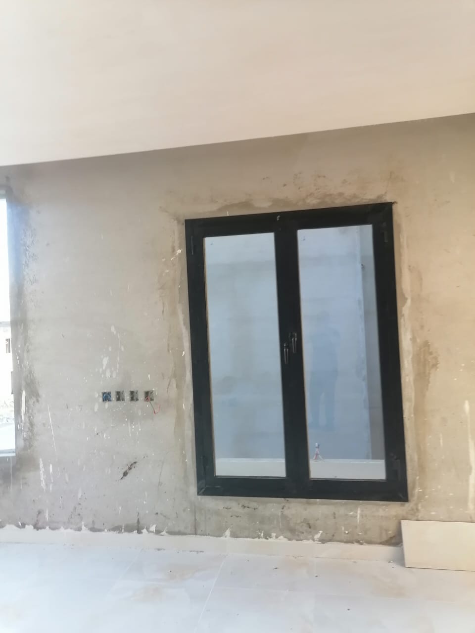 مشروع من أعمال زجاج وسكريت والمنيوم واستريكشر