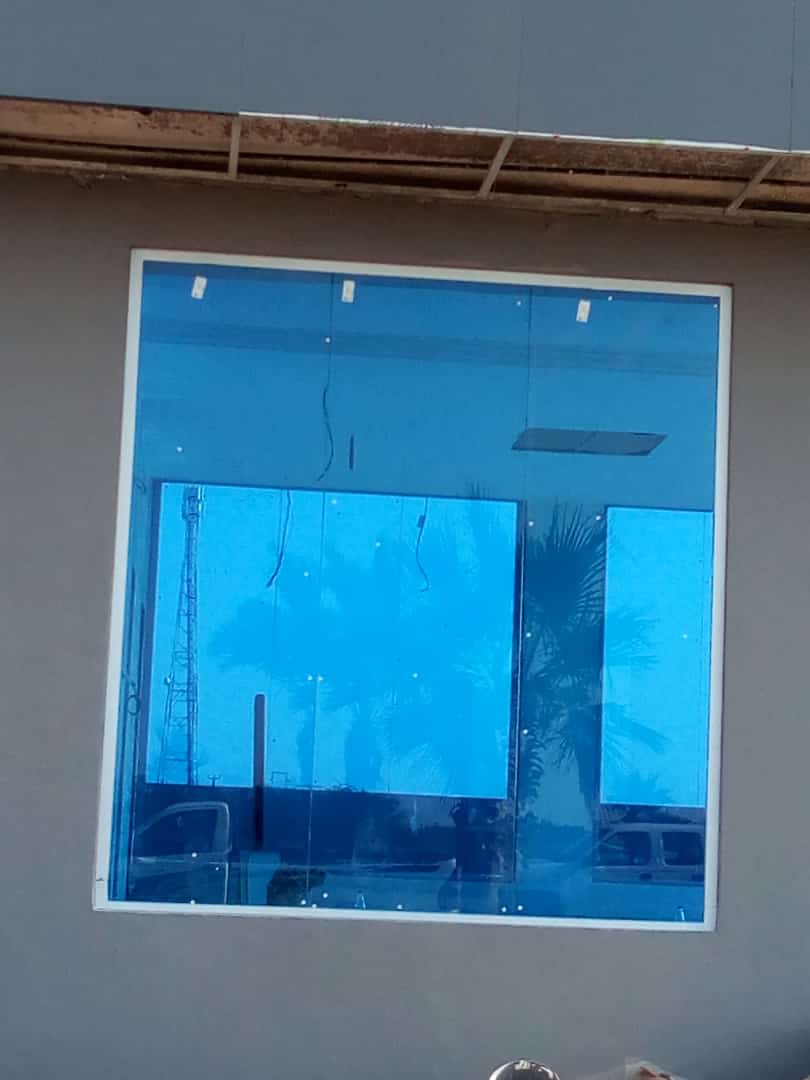 غرفة زجاجية